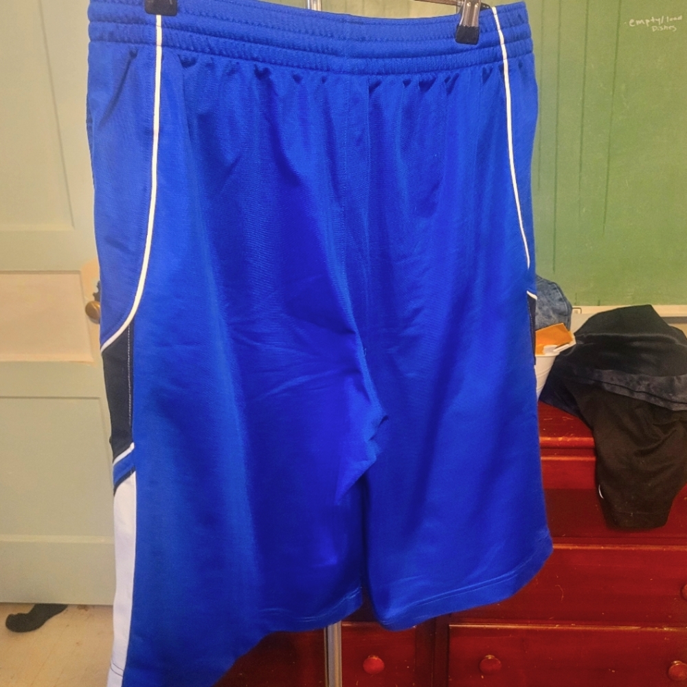 NIKE basketball shorts! Size medium